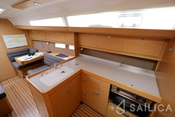 Dufour 412 GL - Yacht Charter Sailica