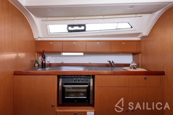 Bavaria 41 Cruiser - Yacht Charter Sailica