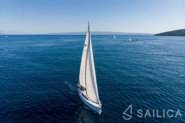 Bavaria 51 Cruiser - Yacht Charter Sailica