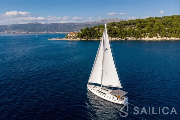 Bavaria 51 Cruiser - Yacht Charter Sailica