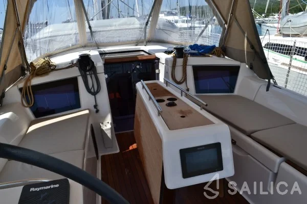 Dufour 360 GL - Yacht Charter Sailica