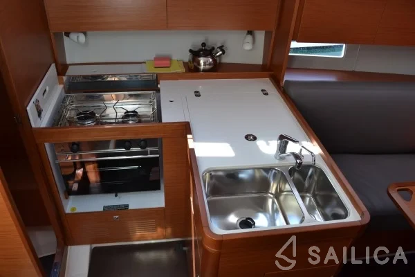 Dufour 360 GL - Yacht Charter Sailica