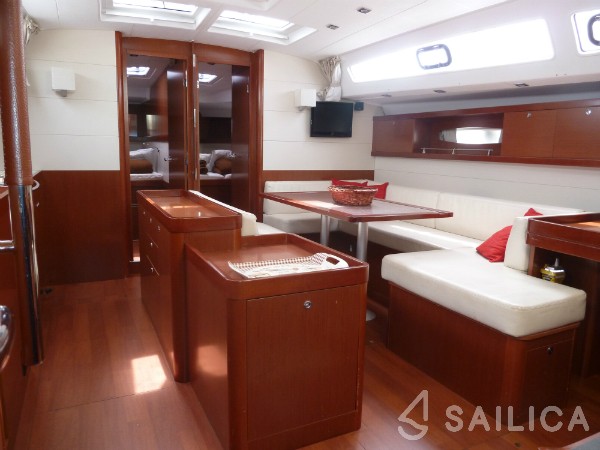 Oceanis 50 Family - Yacht Charter Sailica
