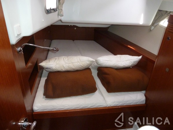 Oceanis 50 Family - Yacht Charter Sailica