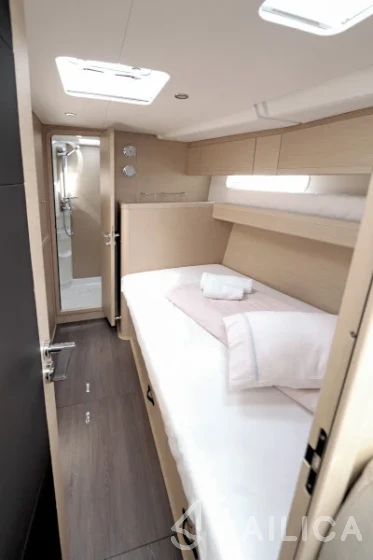 Jeanneau 58 - Yacht Charter Sailica