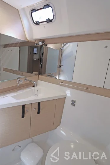 Jeanneau 58 - Yacht Charter Sailica
