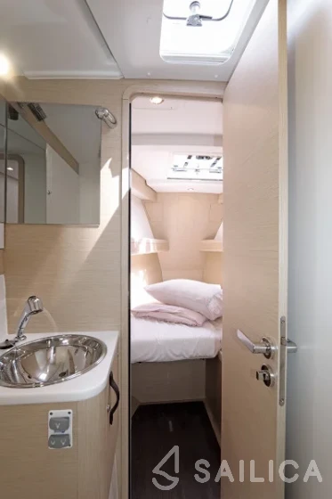 Jeanneau 58 - Yacht Charter Sailica