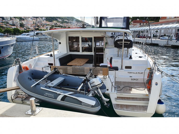 Lagoon 40 - Yacht Charter Sailica