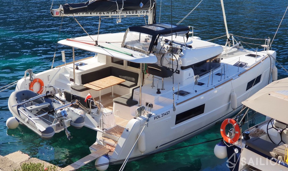 Lagoon 40 - Yacht Charter Sailica