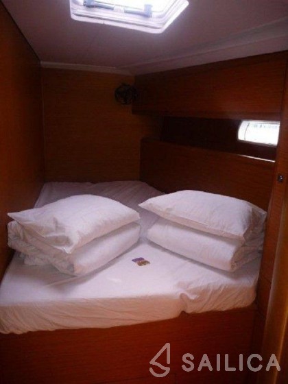 Jeanneau 53 - Yacht Charter Sailica