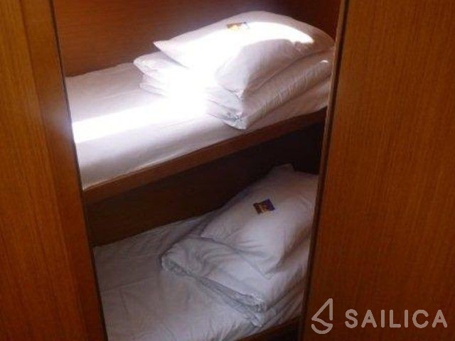 Jeanneau 53 - Yacht Charter Sailica