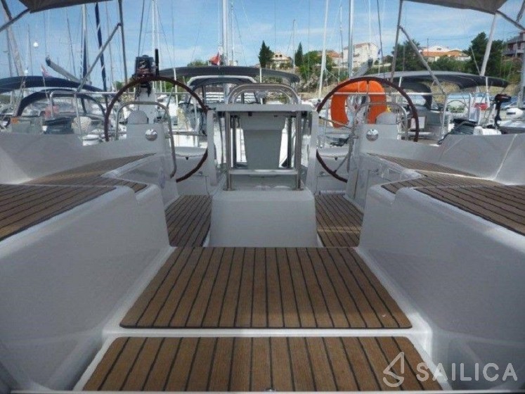 Jeanneau 53 - Yacht Charter Sailica
