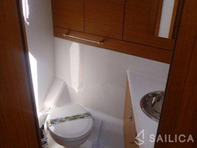 Jeanneau 53 - Yacht Charter Sailica