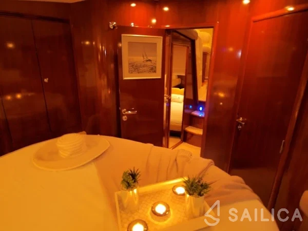 Prestige 46 Fly - Yacht Charter Sailica