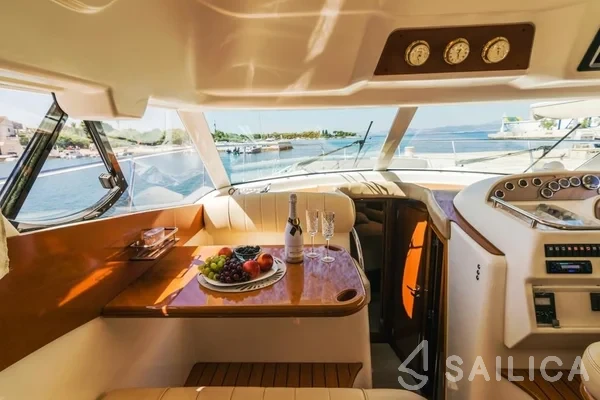 Prestige 46 Fly - Yacht Charter Sailica