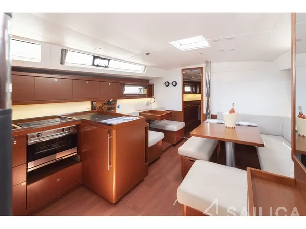 Oceanis 45 - Yacht Charter Sailica