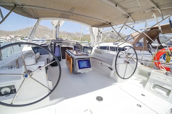 Oceanis 45 - Yacht Charter Sailica