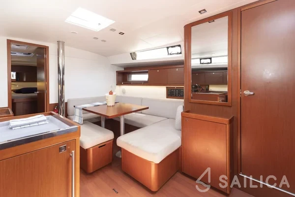 Oceanis 45 - Yacht Charter Sailica
