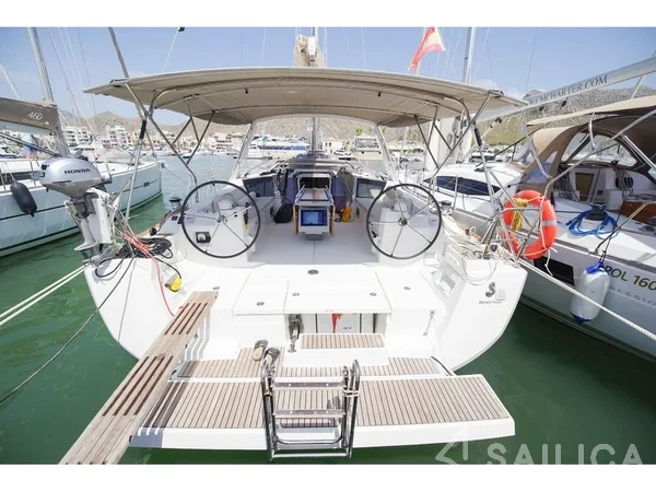 Oceanis 45 - Yacht Charter Sailica