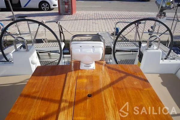 Oceanis 38 - Yacht Charter Sailica