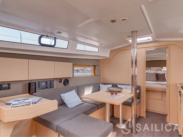Oceanis 38 - Yacht Charter Sailica