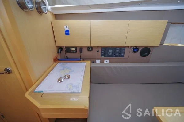 Oceanis 38 - Yacht Charter Sailica