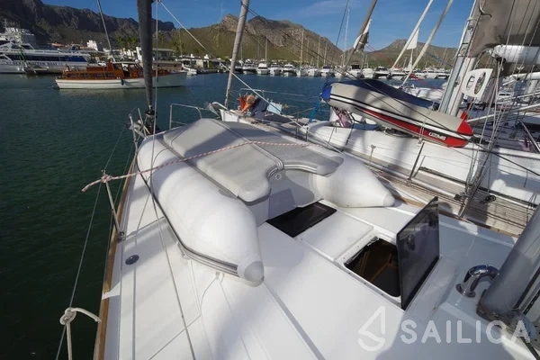 Oceanis 38 - Yacht Charter Sailica