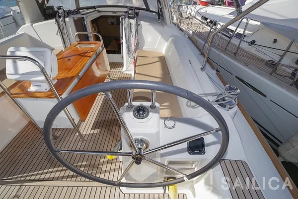Oceanis 38 - Yacht Charter Sailica