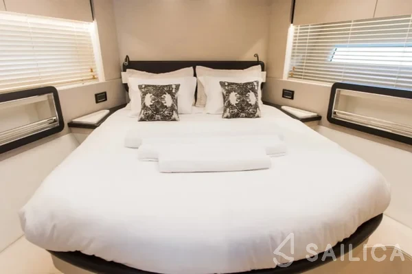 Azimut 72 - Yacht Charter Sailica