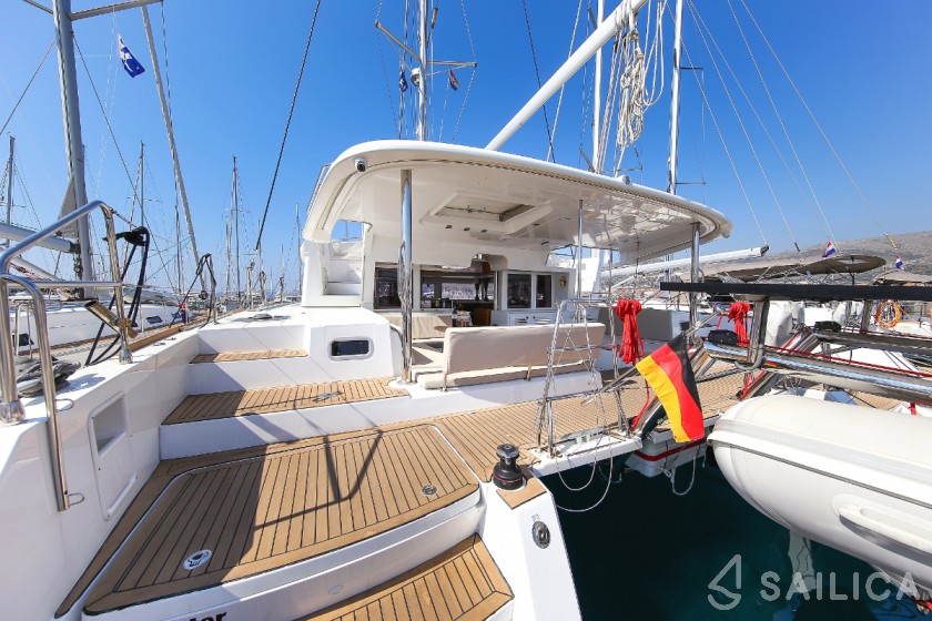 Lagoon 450  Flybridge - Yacht Charter Sailica