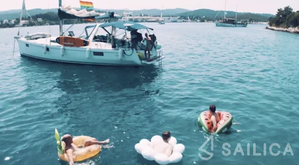 Oceanis 48 - Yacht Charter Sailica