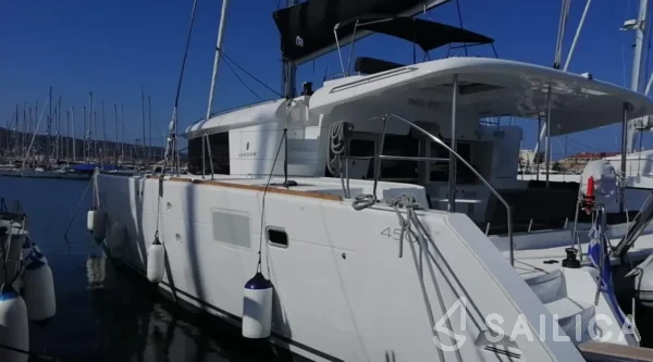 Lagoon 450  Flybridge - Yacht Charter Sailica