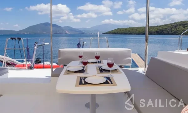 Lagoon 450  Flybridge - Yacht Charter Sailica