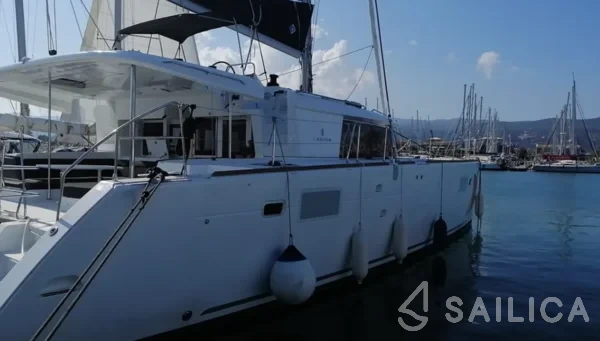 Lagoon 450  Flybridge - Yacht Charter Sailica