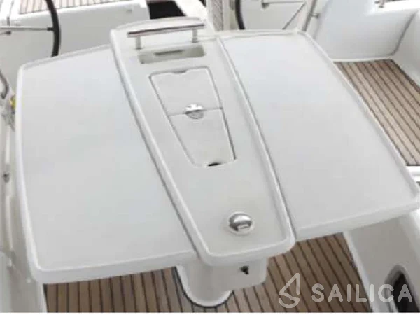 Oceanis 50 Family - Yacht Charter Sailica