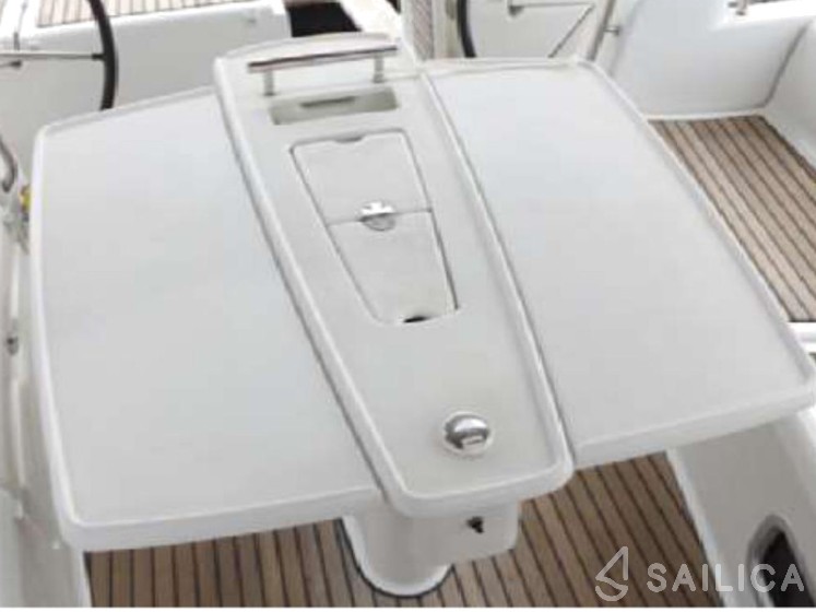 Oceanis 50 Family - Yacht Charter Sailica