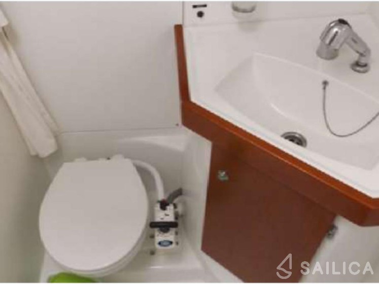 Oceanis 50 Family - Yacht Charter Sailica