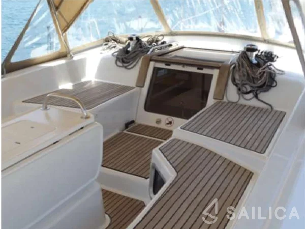 Jeanneau 53 - Yacht Charter Sailica