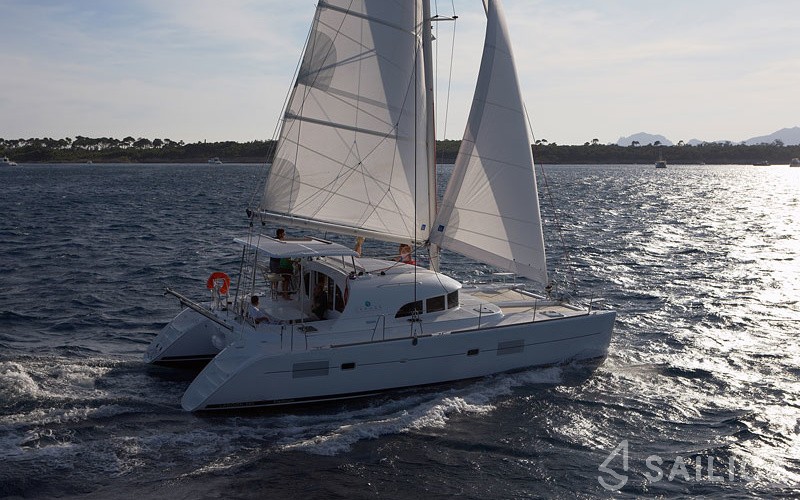 Lagoon 380 - Yacht Charter Sailica