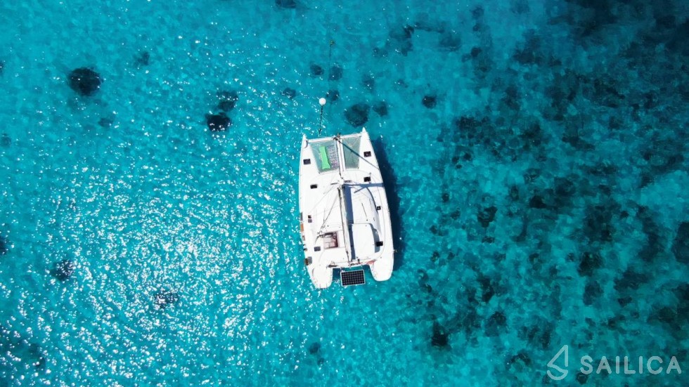 Lagoon 380 - Yacht Charter Sailica