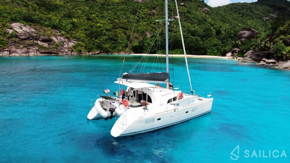 Lagoon 380 - Yacht Charter Sailica