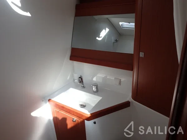 Oceanis 48 - Yacht Charter Sailica