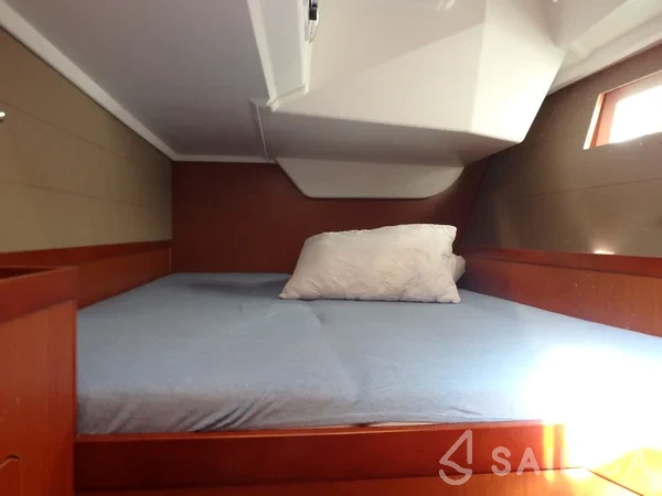 Oceanis 48 - Yacht Charter Sailica