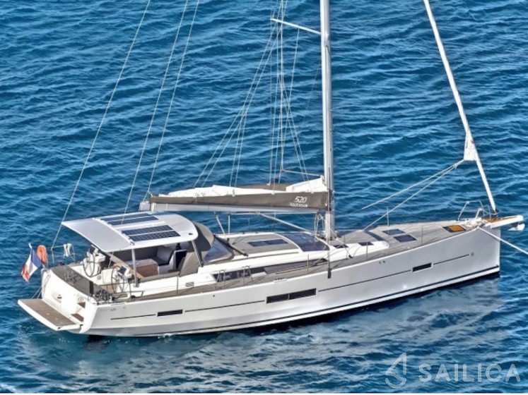 Dufour 520 GL - Yacht Charter Sailica