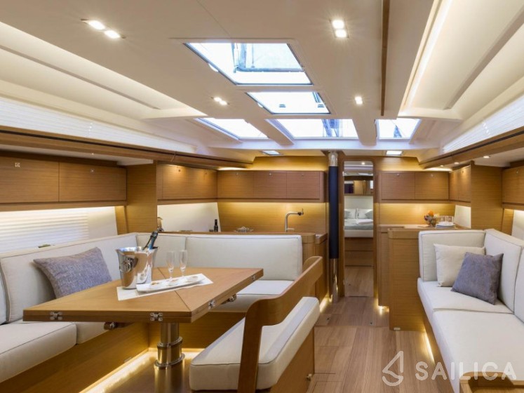 Dufour 520 GL - Yacht Charter Sailica