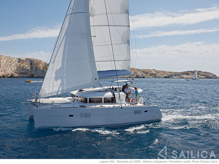 Lagoon 400 S2 - Yacht Charter Sailica