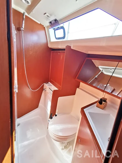 Oceanis 41.1 - Yacht Charter Sailica