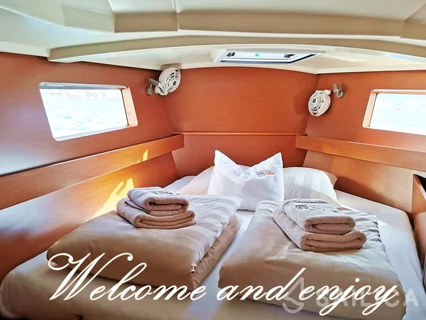 Oceanis 41.1 - Yacht Charter Sailica