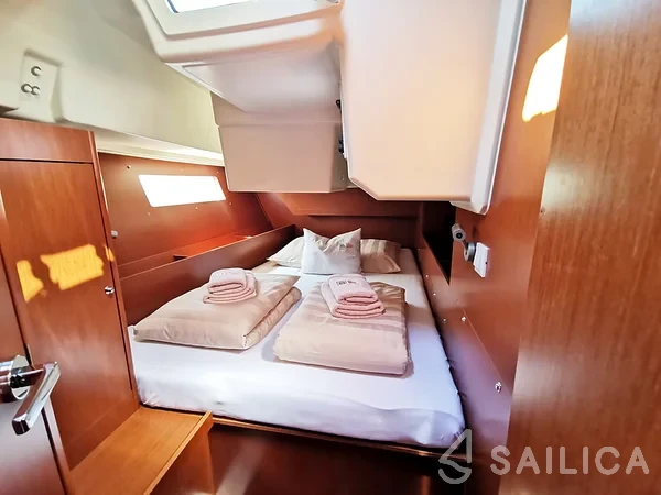 Oceanis 41.1 - Yacht Charter Sailica