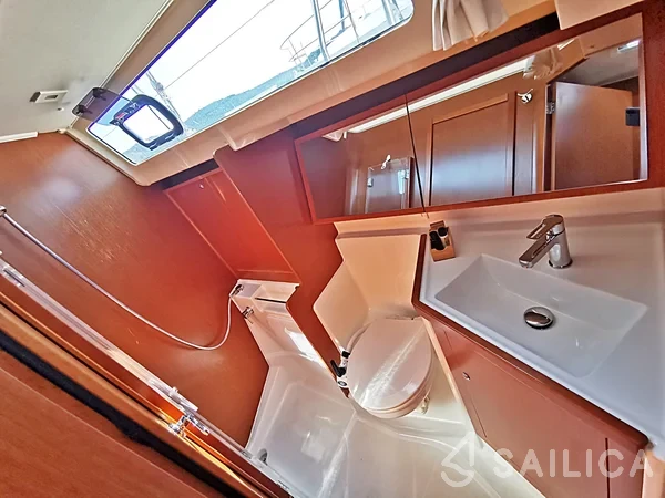 Oceanis 41.1 - Yacht Charter Sailica